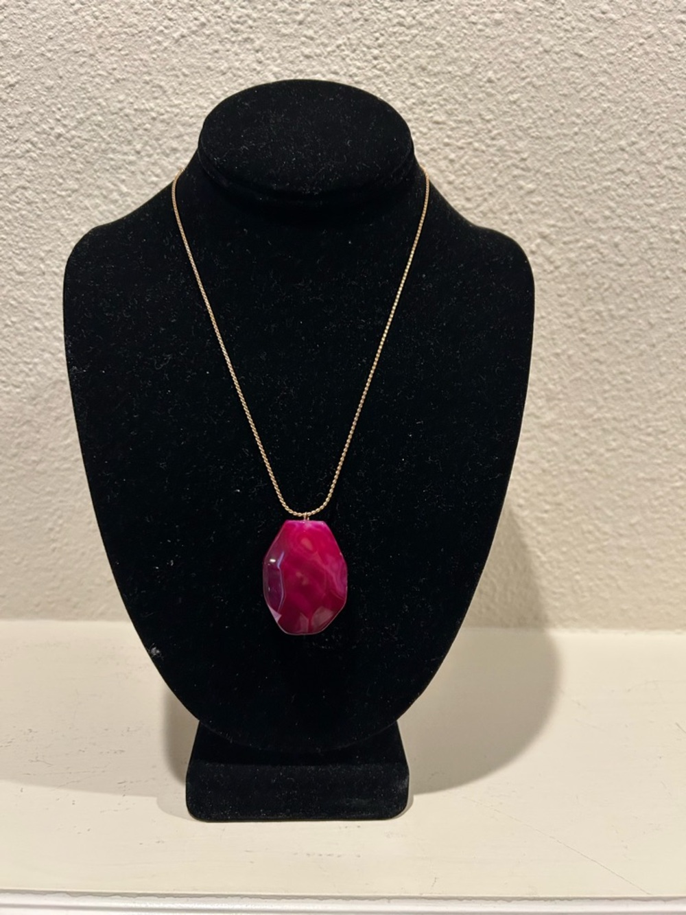 Maroon Faceted Stone Pendant Necklace - Gold Chain